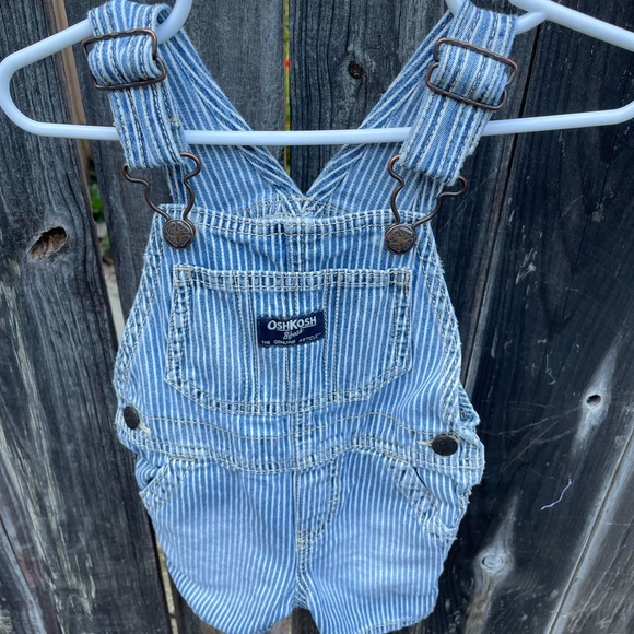 OshKosh B’gosh - Blue striped Overalls - 12 mths - Picture 2 of 9